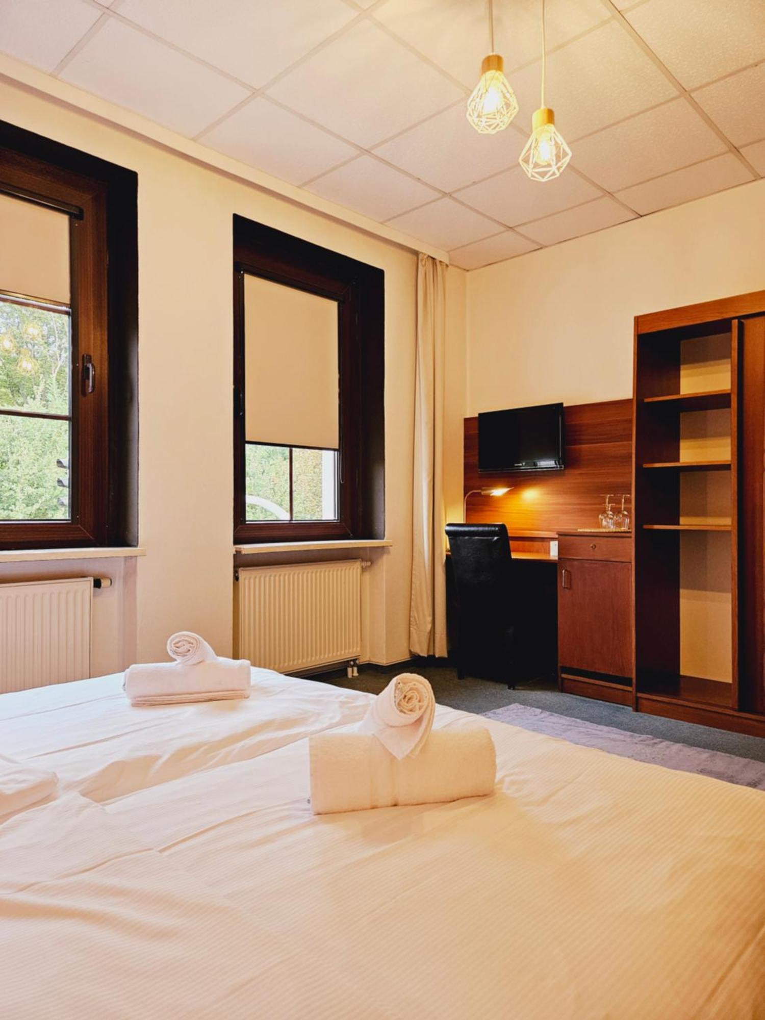 Ikura Hotel Self-Check-In Лютерштадт-Айслебен Экстерьер фото