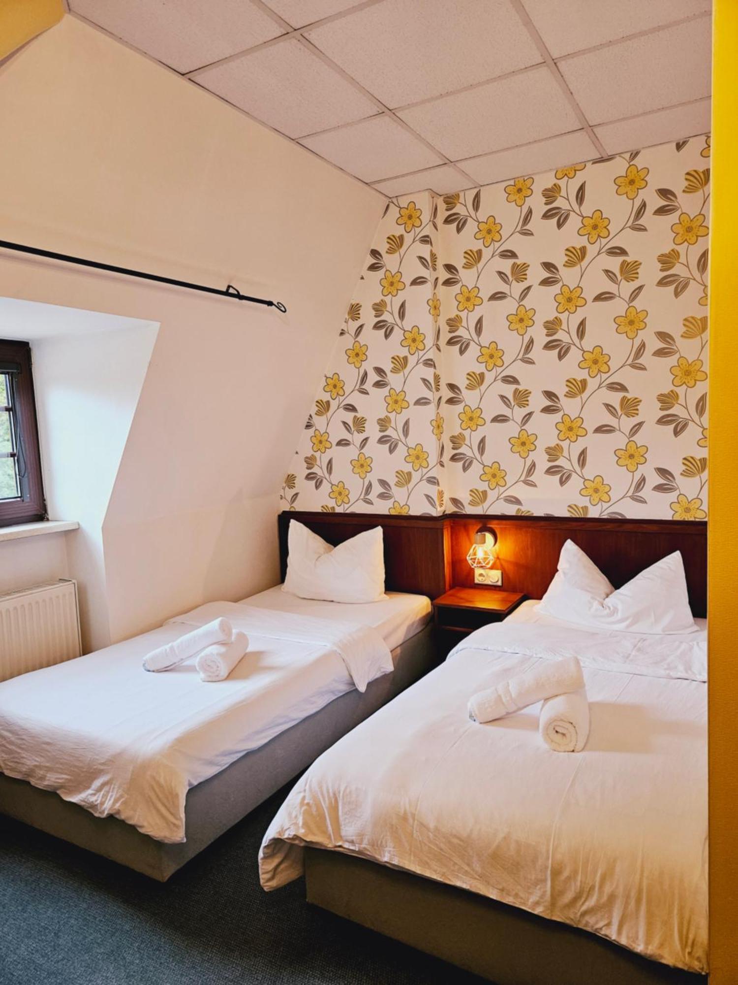 Ikura Hotel Self-Check-In Лютерштадт-Айслебен Экстерьер фото