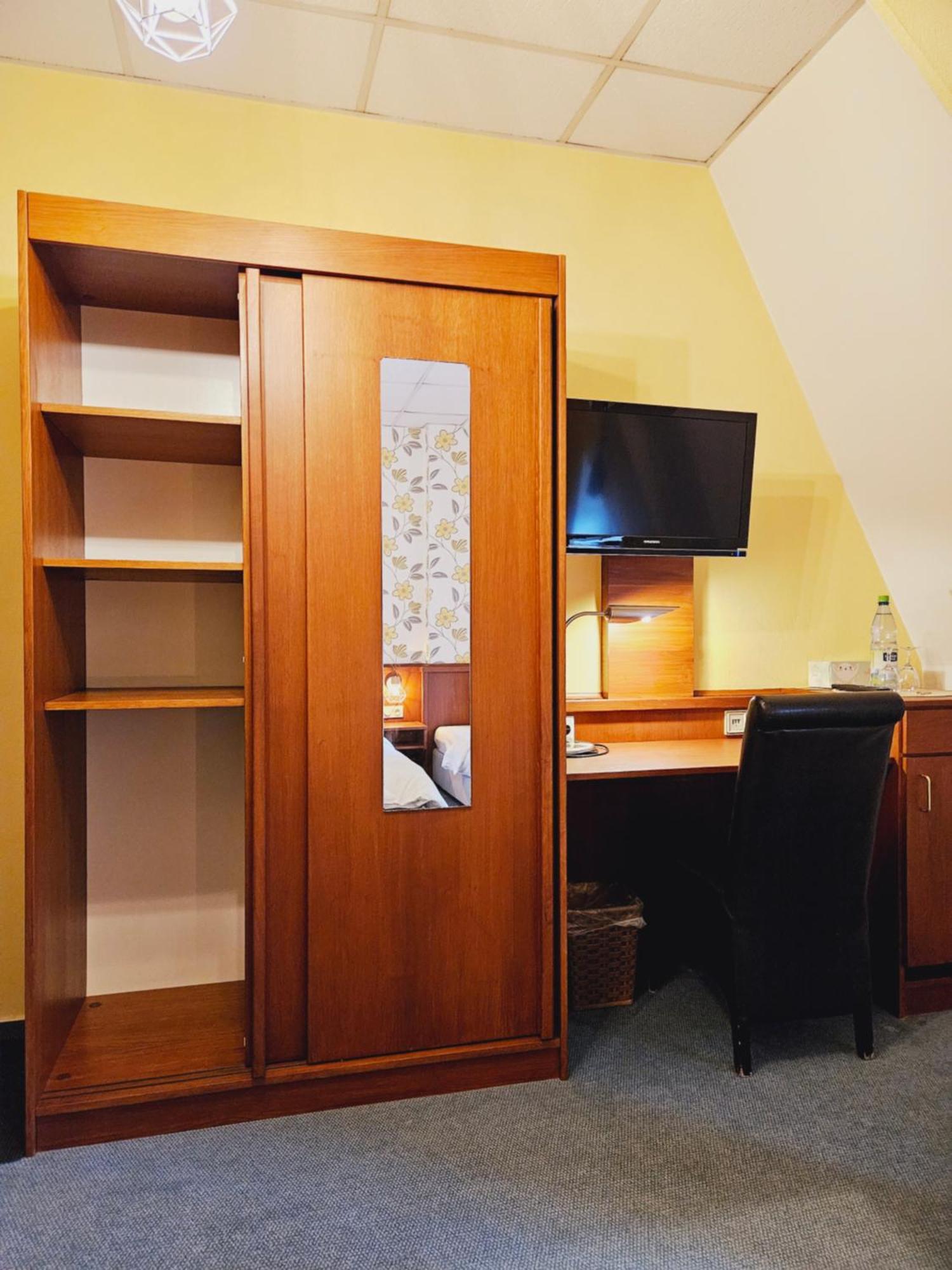 Ikura Hotel Self-Check-In Лютерштадт-Айслебен Экстерьер фото