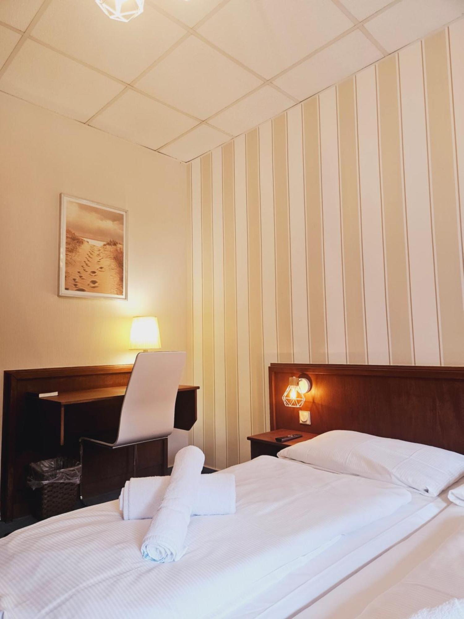 Ikura Hotel Self-Check-In Лютерштадт-Айслебен Экстерьер фото
