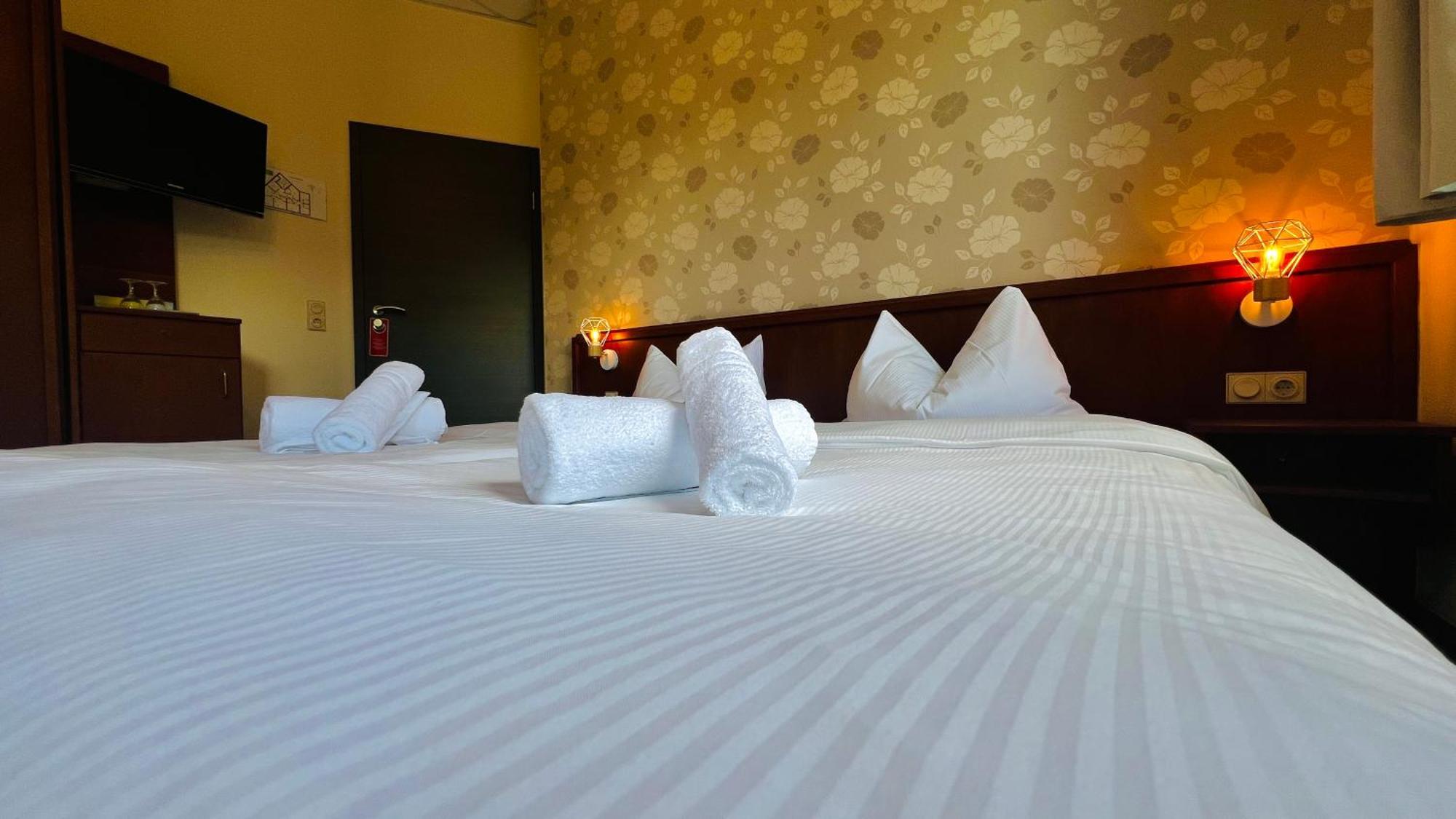 Ikura Hotel Self-Check-In Лютерштадт-Айслебен Экстерьер фото