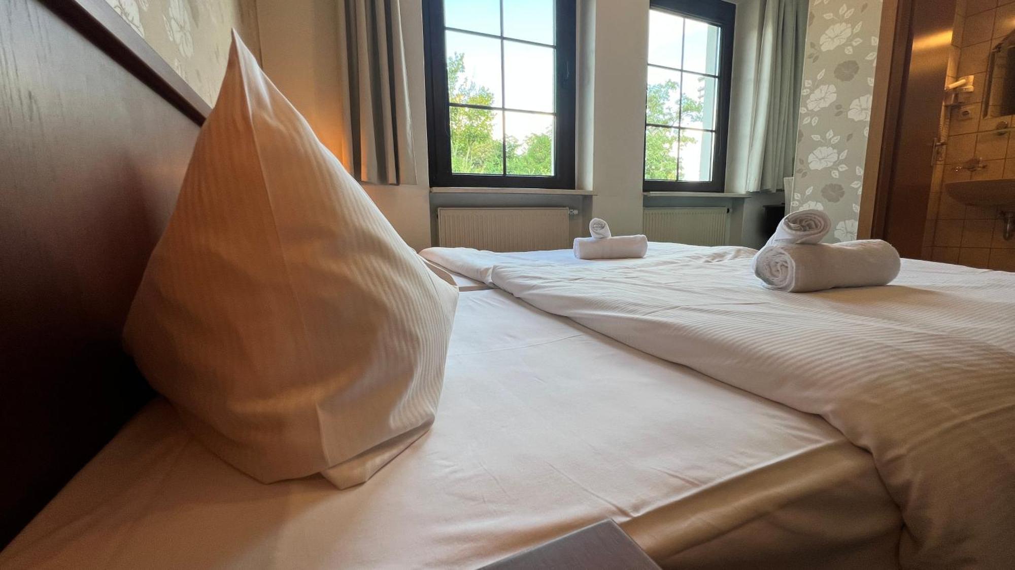Ikura Hotel Self-Check-In Лютерштадт-Айслебен Экстерьер фото