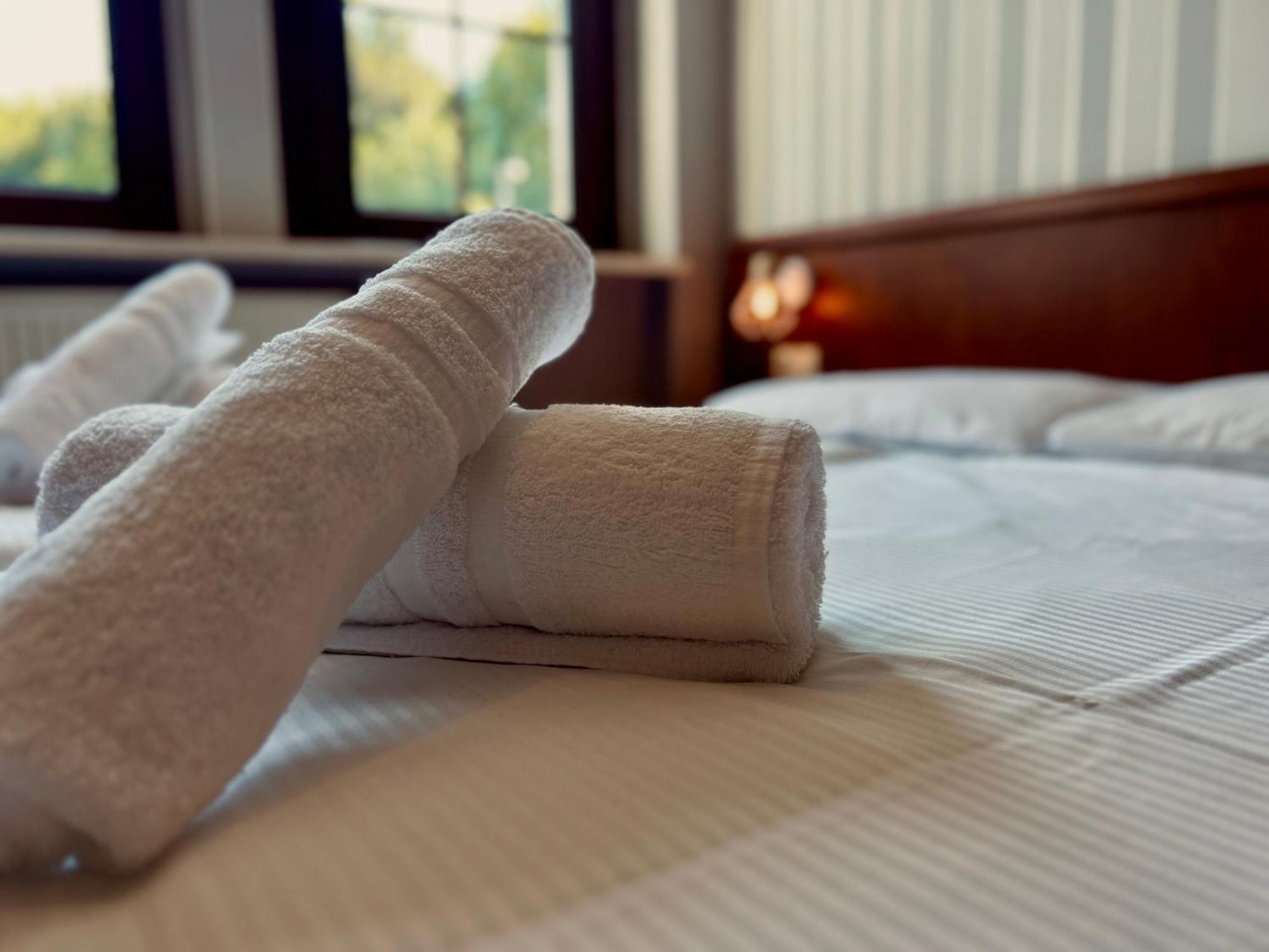Ikura Hotel Self-Check-In Лютерштадт-Айслебен Экстерьер фото
