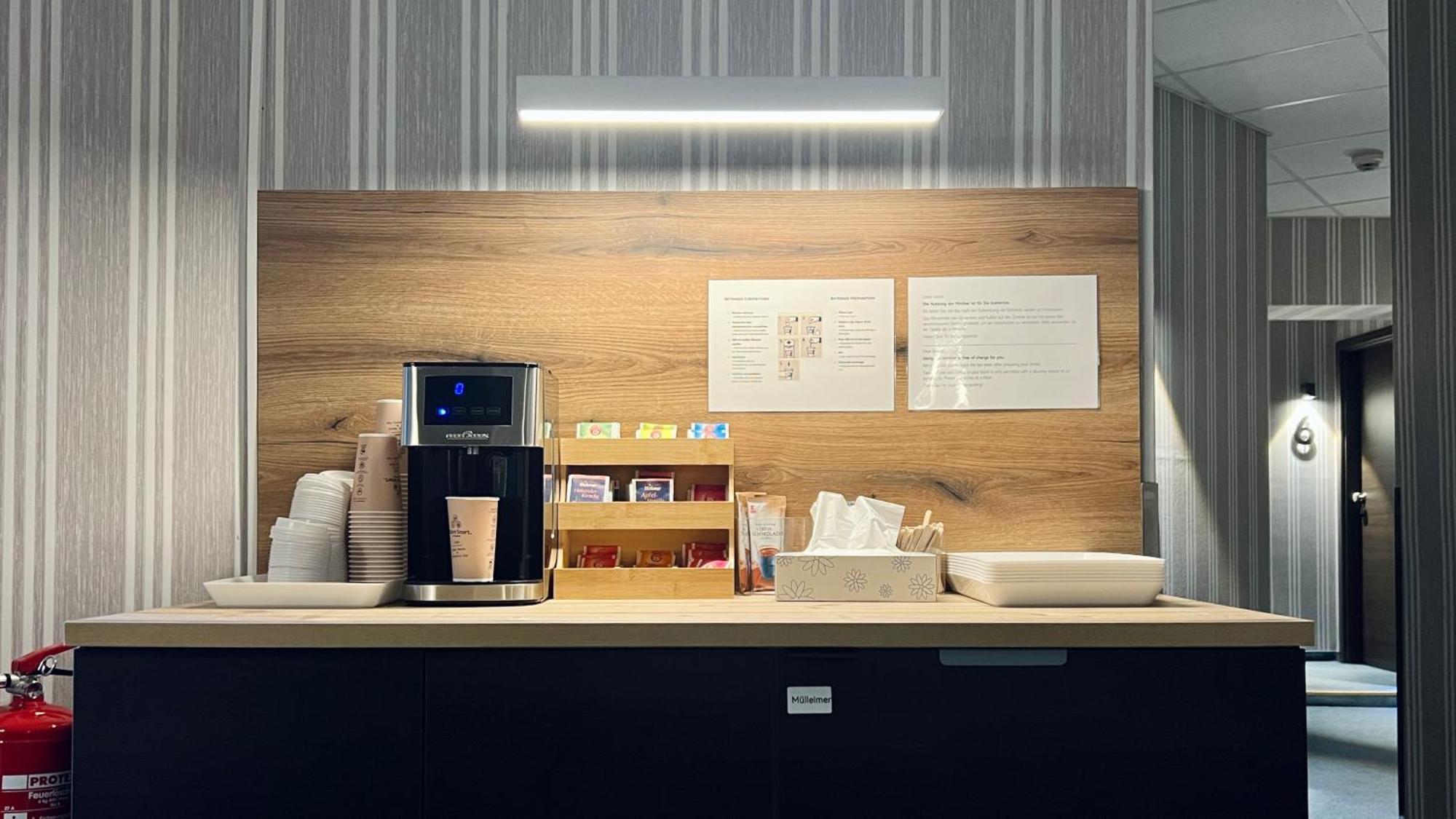 Ikura Hotel Self-Check-In Лютерштадт-Айслебен Экстерьер фото