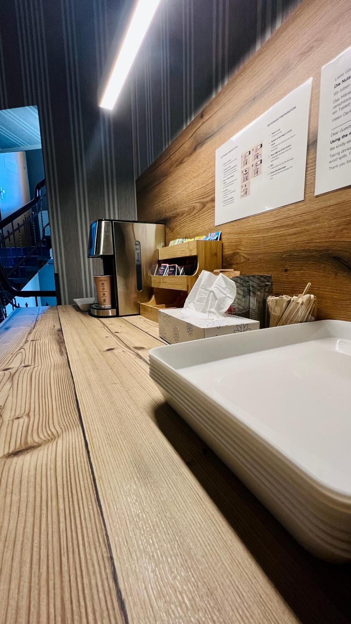 Ikura Hotel Self-Check-In Лютерштадт-Айслебен Экстерьер фото